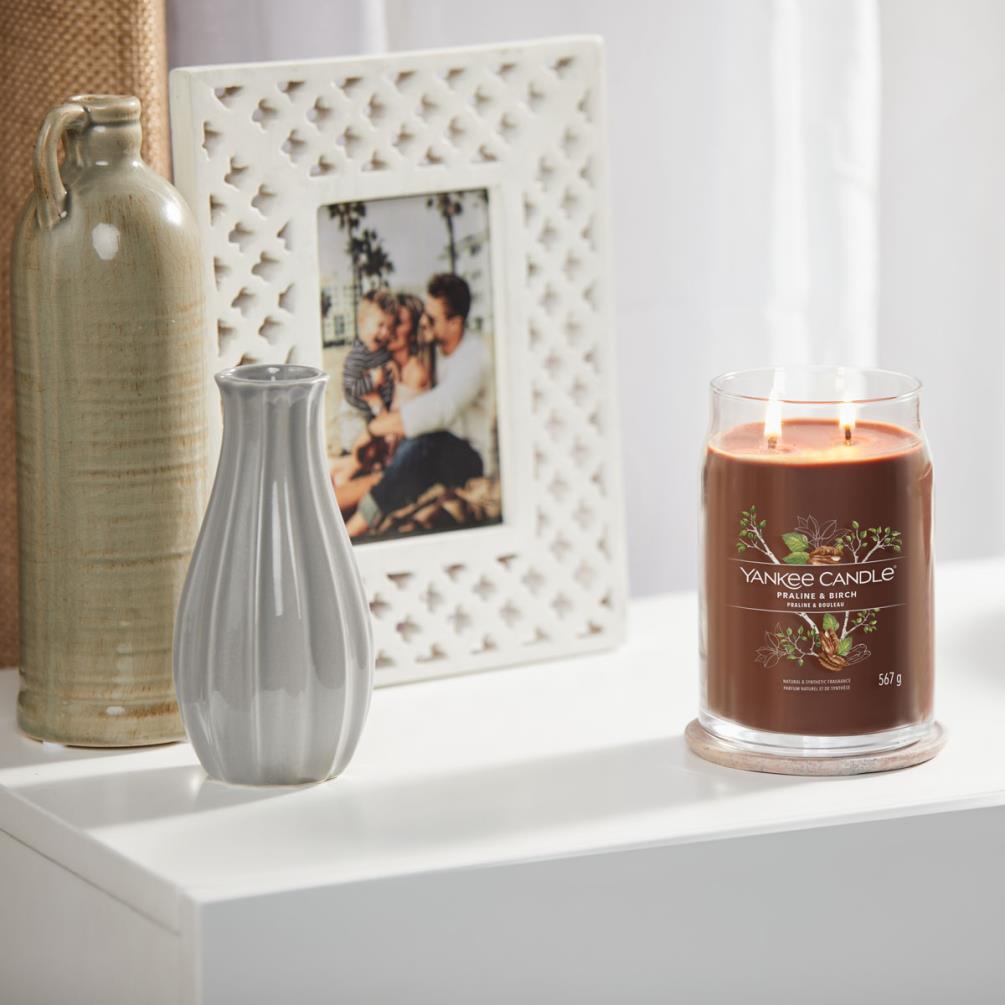 Yankee Candle Praline & Birch Large Jar Extra Image 1